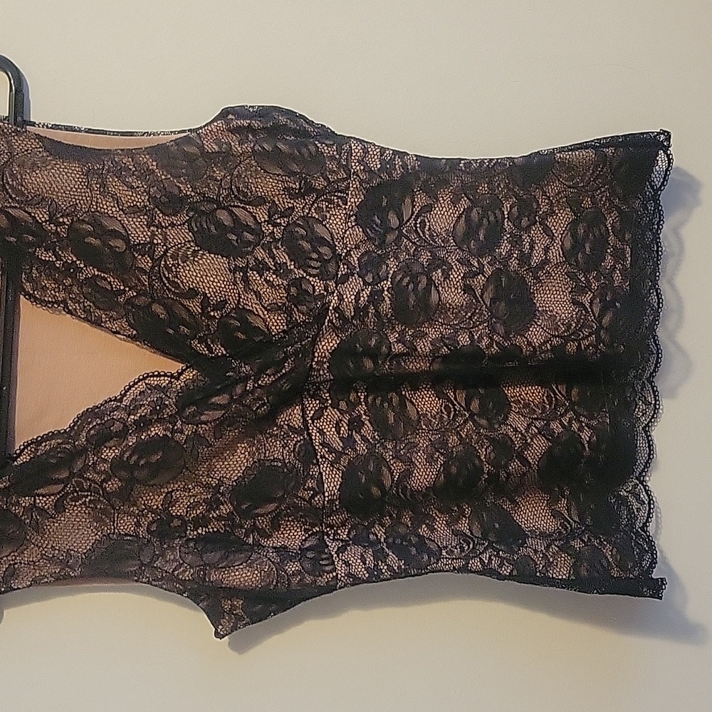 Caché Lace Top - Picture 5 of 7